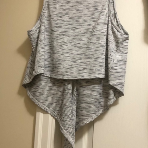 Zyia active sleeveless grey top with tie front size Large NWOT - Picture 4 of 5